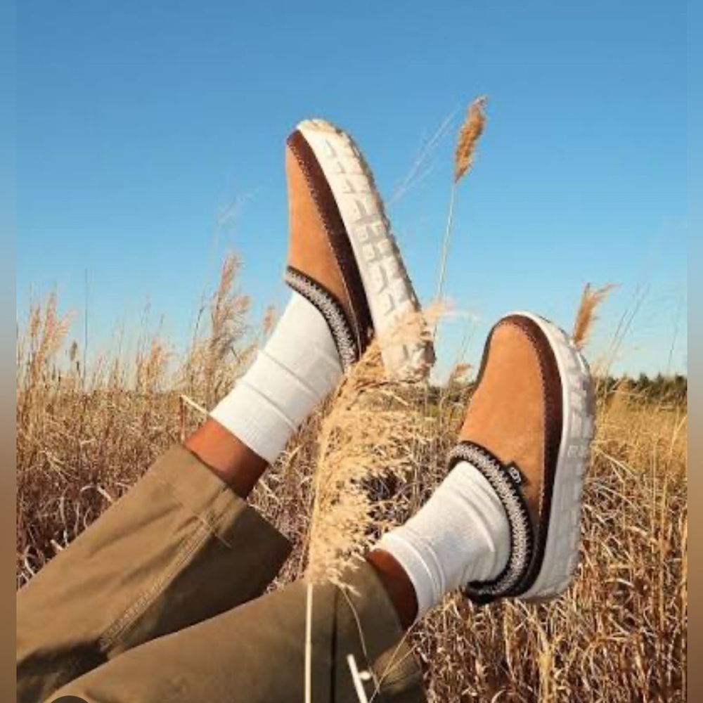 **NWOT** UGG Venture Daze Platform Slip-On Shoe